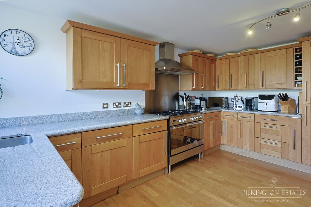 Property photo 3 of 8 5061352