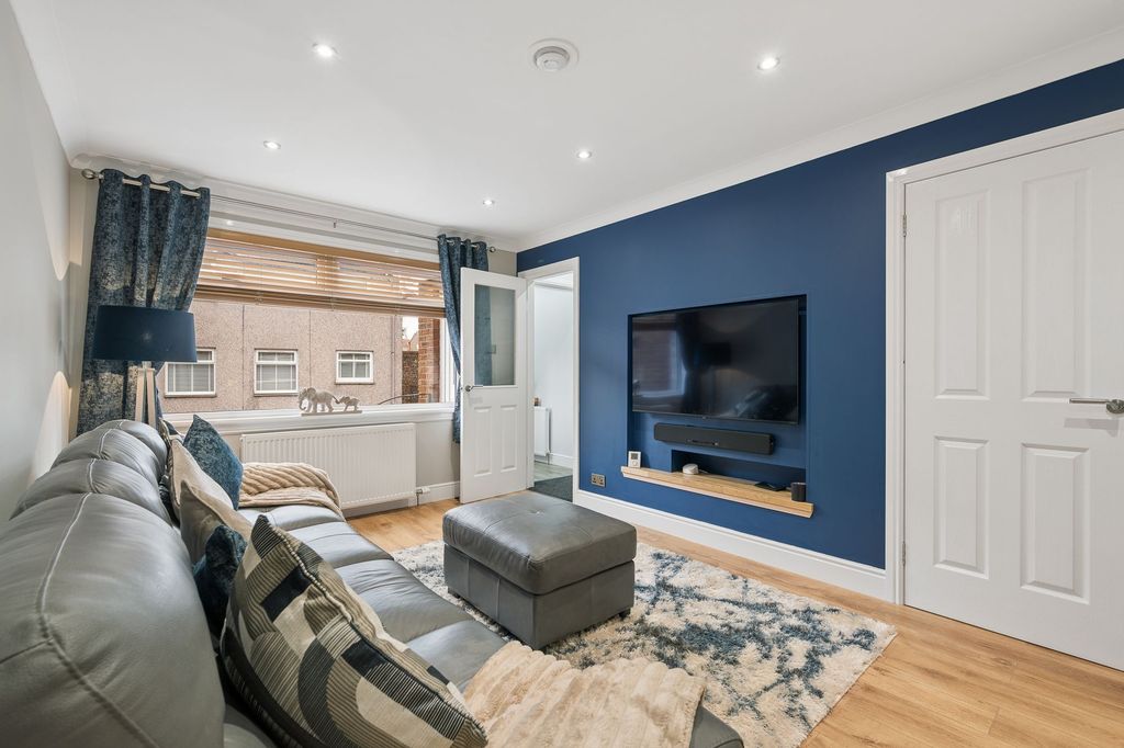 Property photo 2 of 23 Lounge