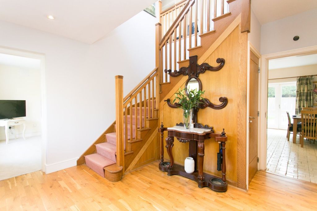 Property photo 2 of 28 Picture No. 32