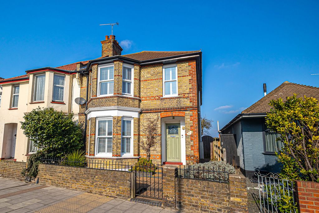 Property photo 1 of 31