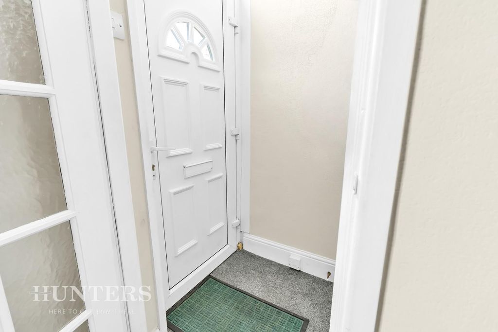 Property photo 2 of 18 Entrance