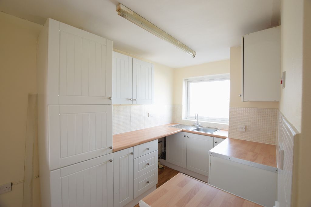 Property photo 2 of 14 Kitchen