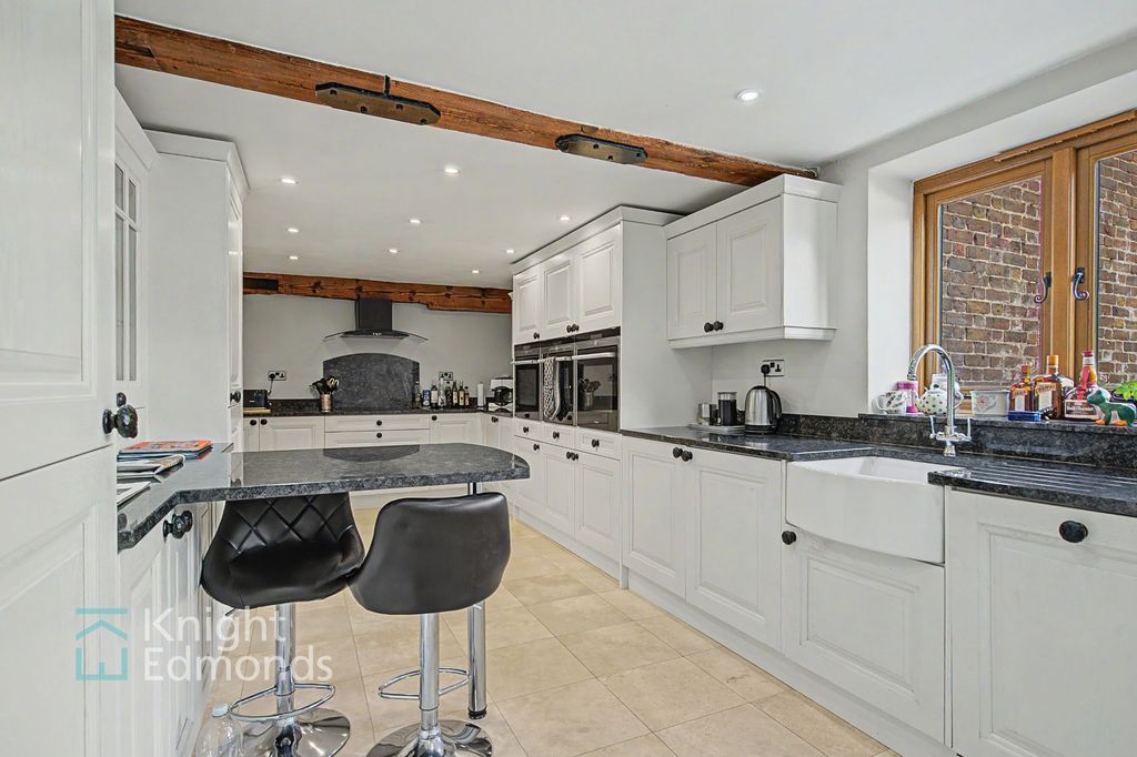 Property photo 2 of 33 Kitchen