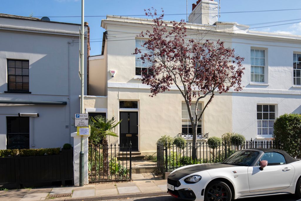 Property photo 1 of 17
