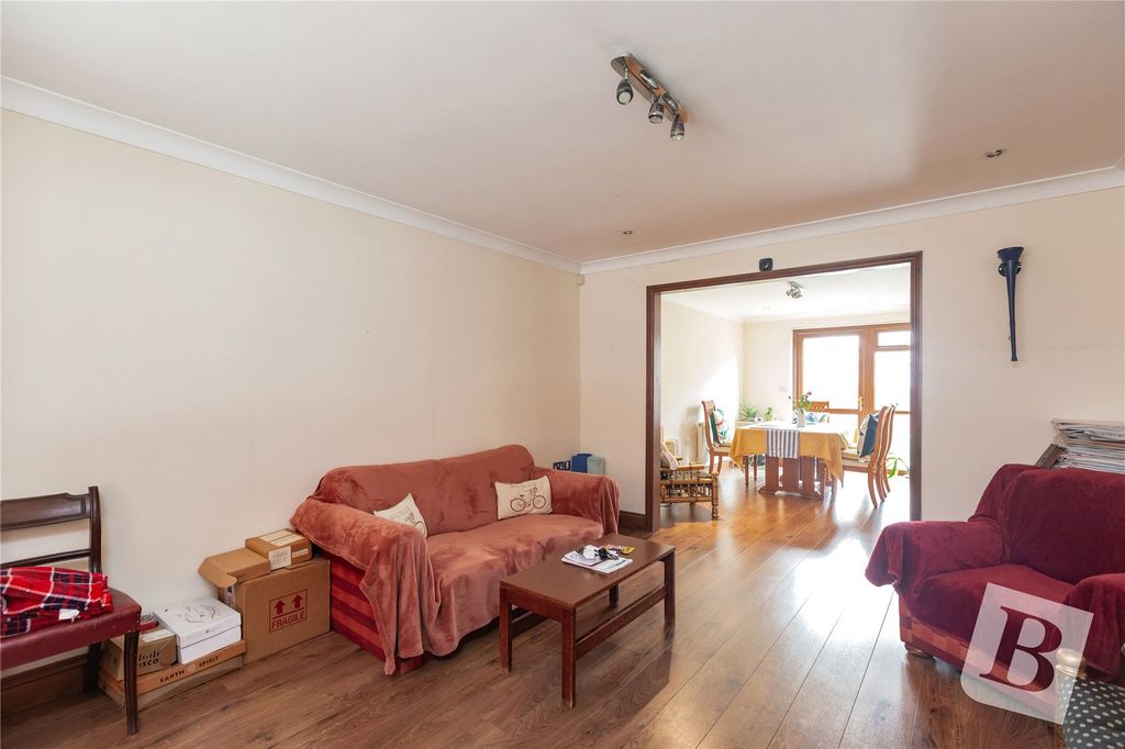 Property photo 3 of 18 Lounge