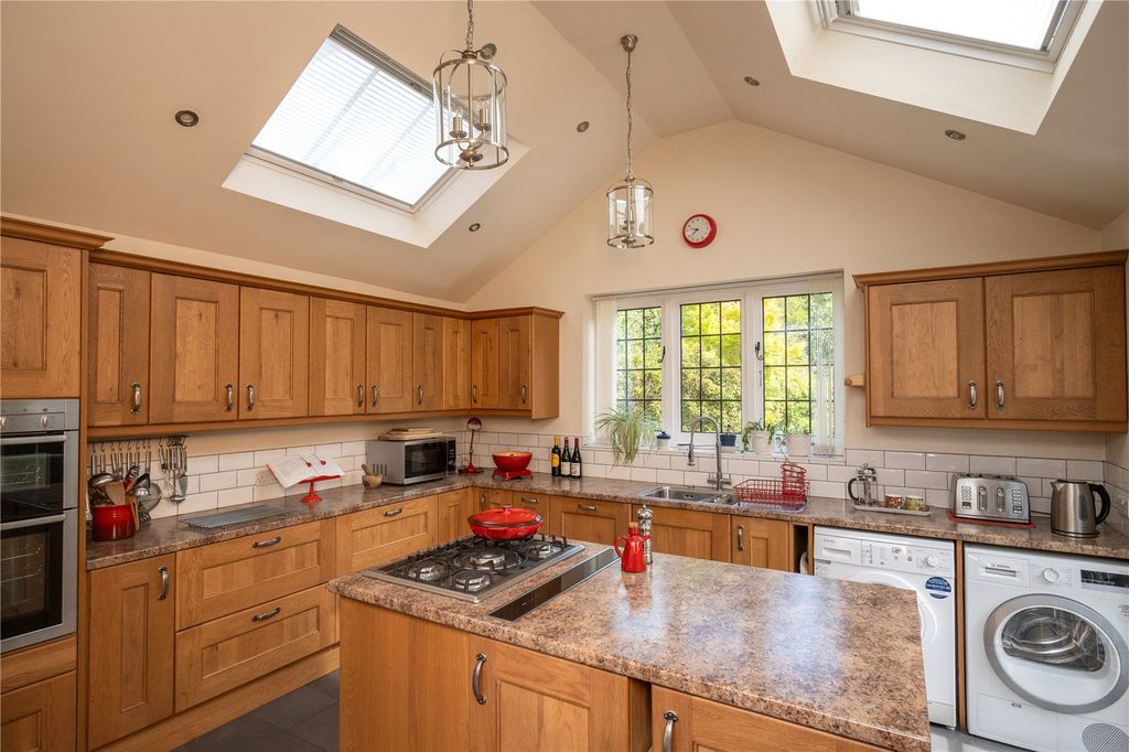 Property photo 2 of 33 Picture No. 26