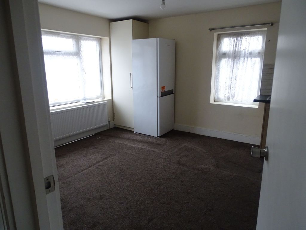 Property photo 2 of 3