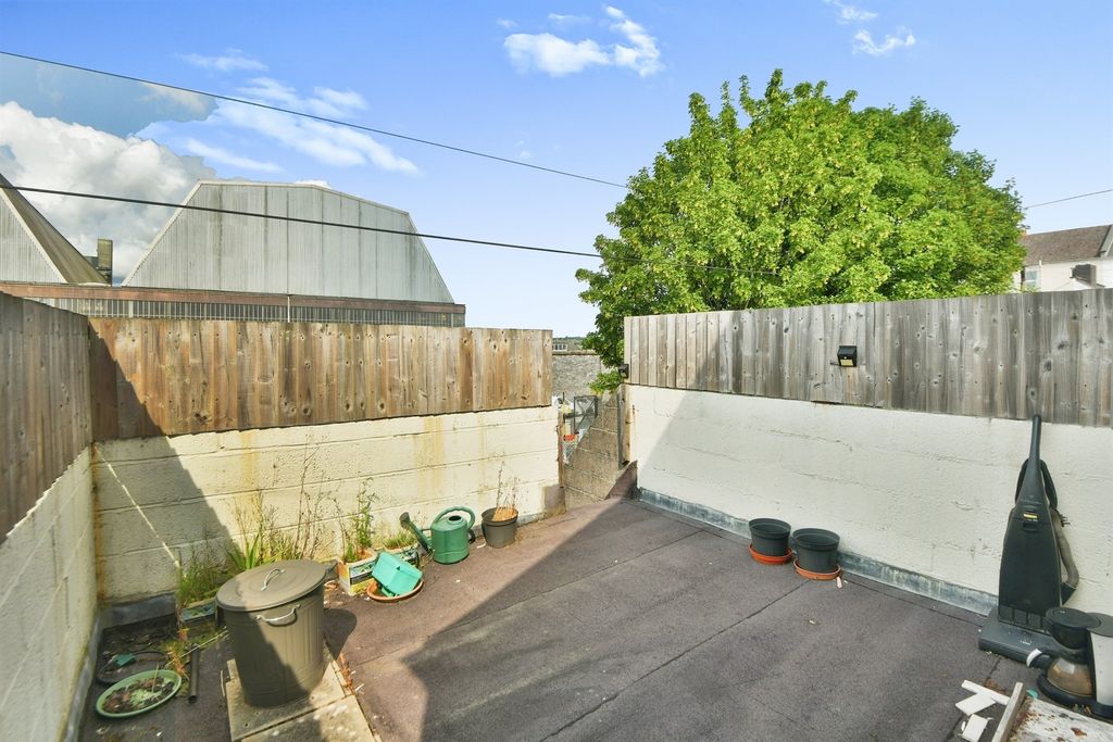 Property photo 3 of 18