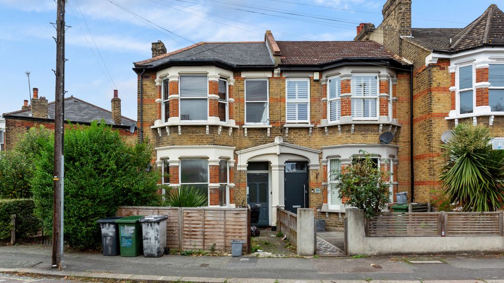 Property photo 1 of 11 First Floor, 111 Radford Road, Hither Green, London, Se13 6Sa