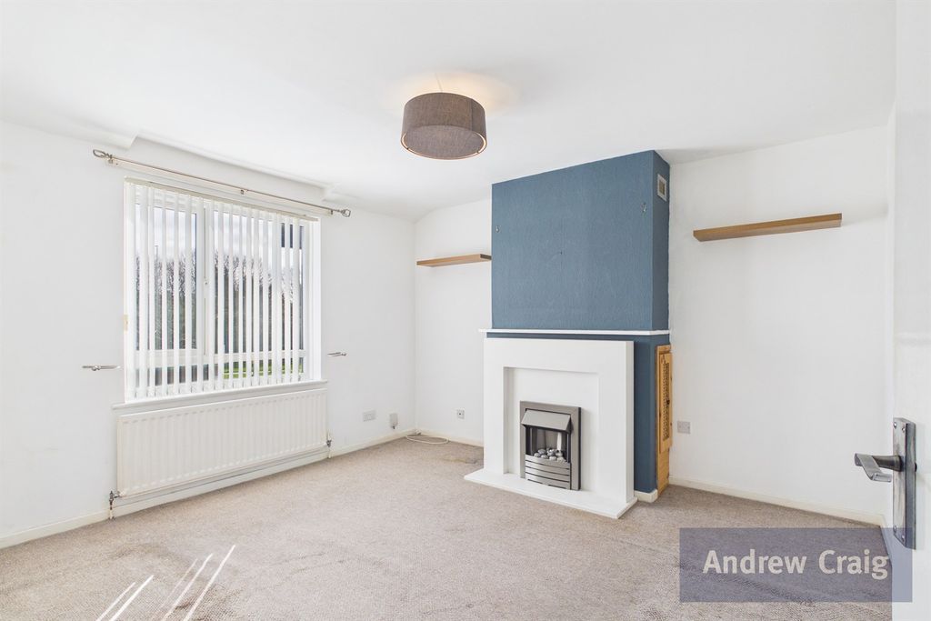 Property photo 2 of 16 Lounge