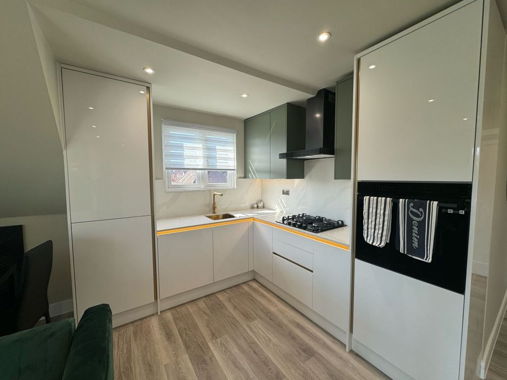 Additional image 5 of 2 bed flat for saleWest Wycombe Road, High Wycombe HP12