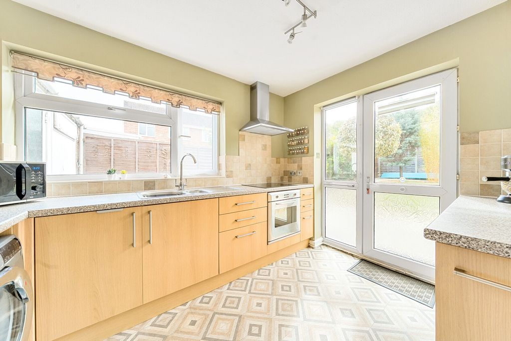 Property photo 2 of 16 Kitchen