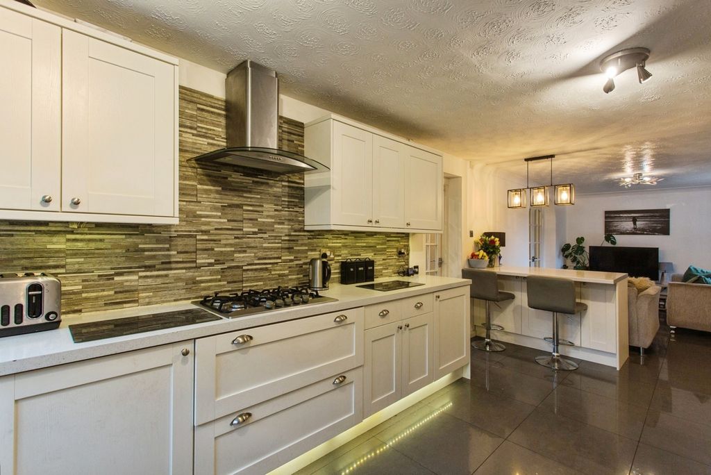 Property photo 3 of 20 Pbox-Img.Jpg