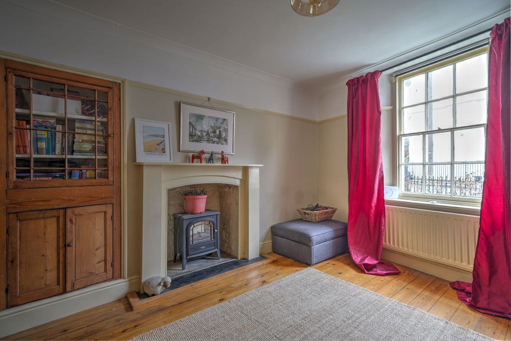 Property photo 3 of 24