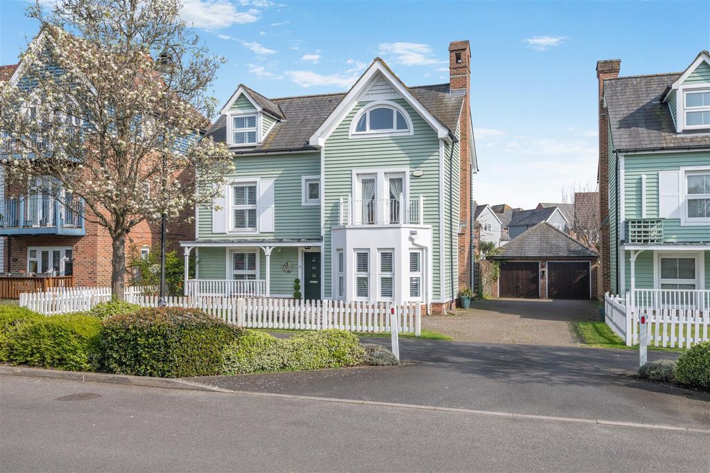 Property photo 1 of 25 8683724-Exterior04.Jpg