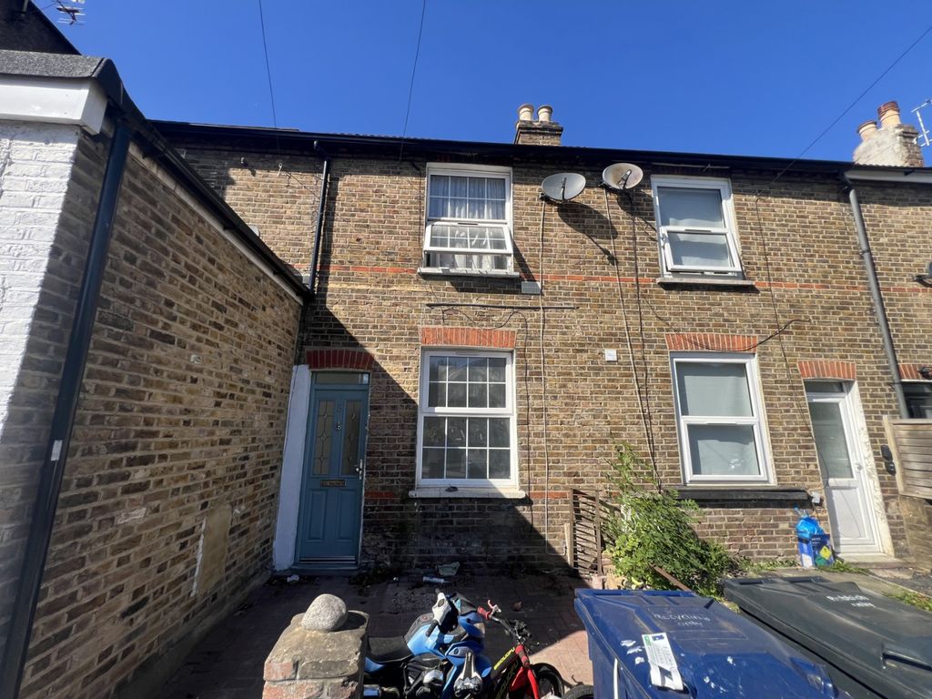 Property photo 1 of 10 Two Bedroom House To Rent In Southall Ub2