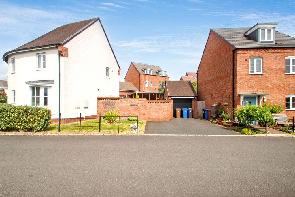 Property photo 2 of 26