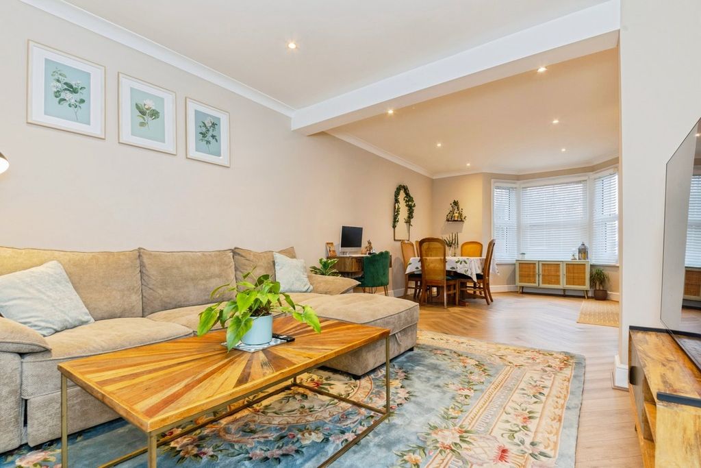 Property photo 2 of 25