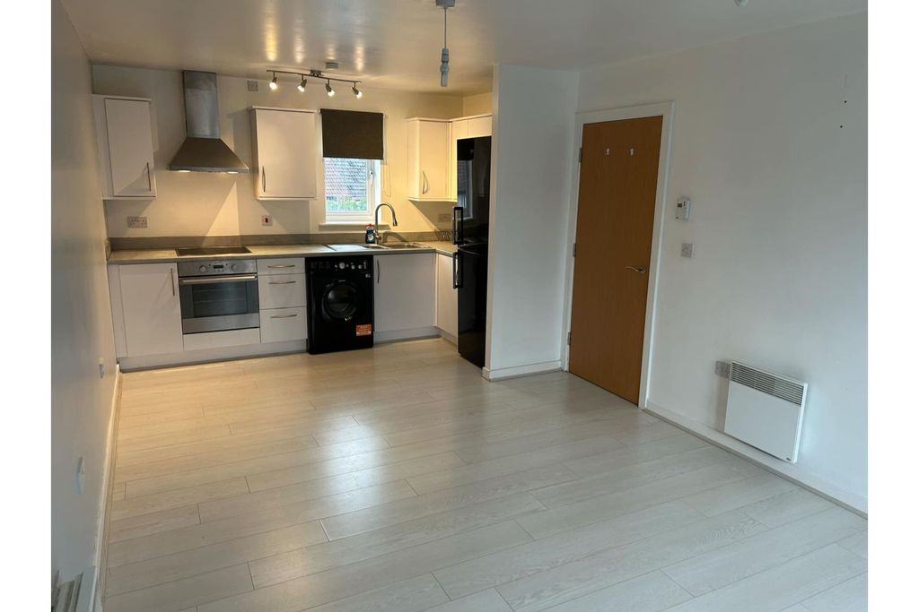 Property photo 2 of 20 Lounge / Kitchen
