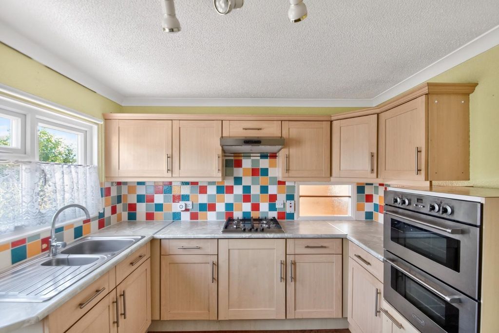 Property photo 3 of 21 48Biltonpark-4.Jpg
