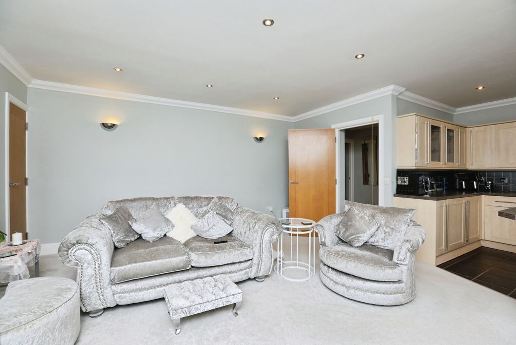 Property photo 2 of 17 Photo