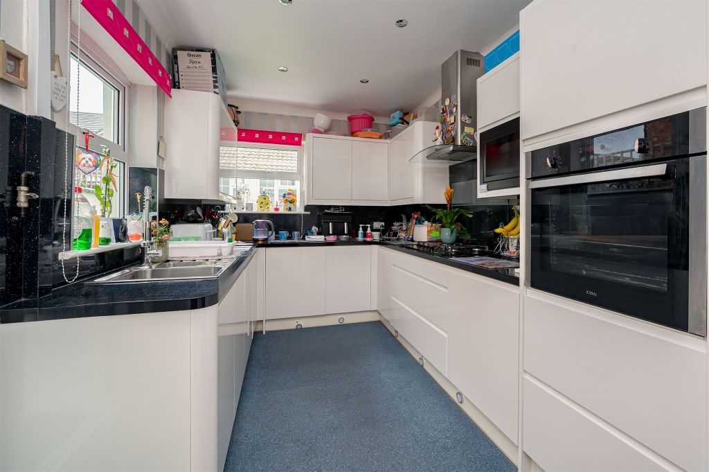 Property photo 3 of 9