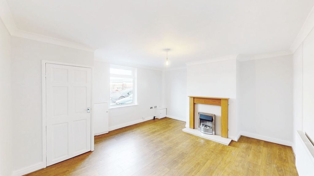 Property photo 2 of 13 Lounge