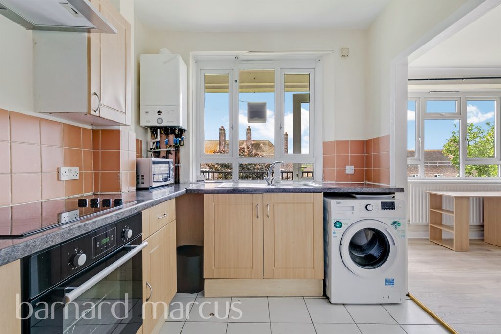 Property photo 3 of 6