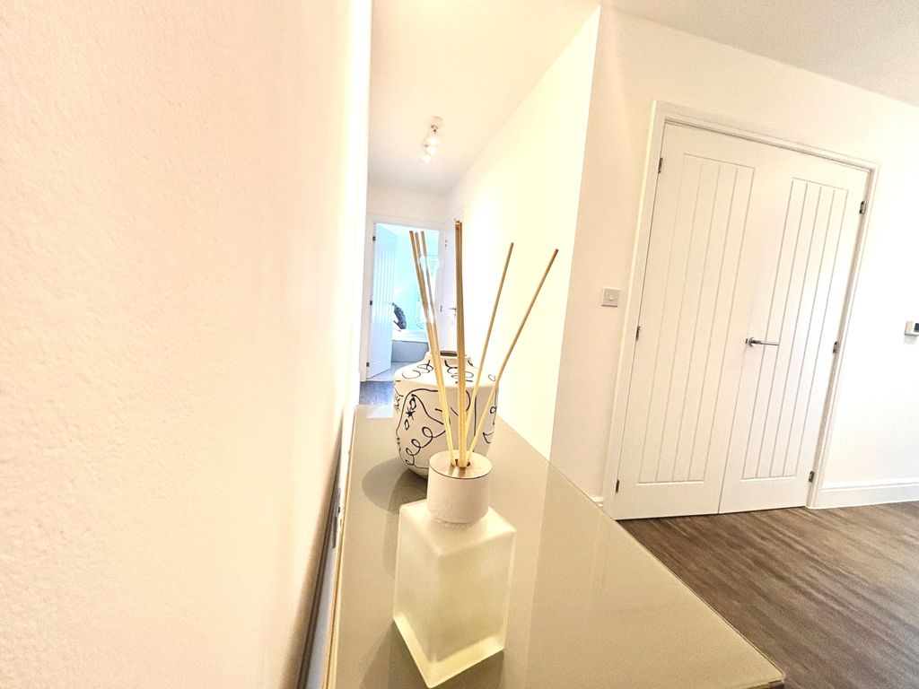 Property photo 2 of 13 Entrance Hall