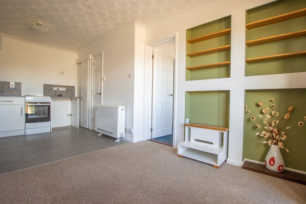 Property photo 2 of 8 5228955