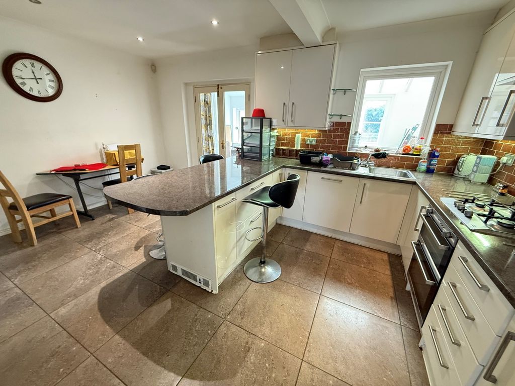 Property photo 2 of 13 4271351