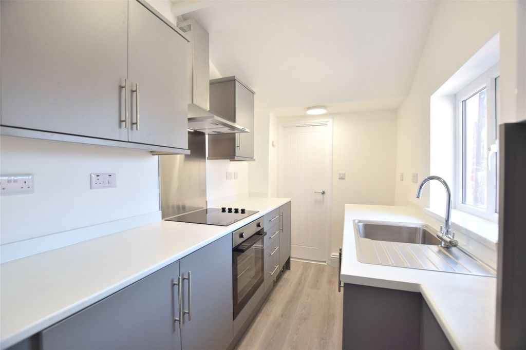 Property photo 1 of 7 Kitchen