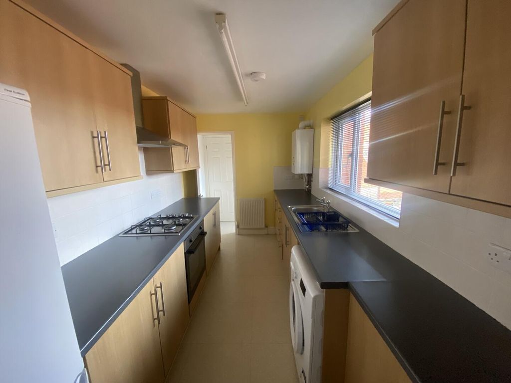 Property photo 1 of 6 Kitchen