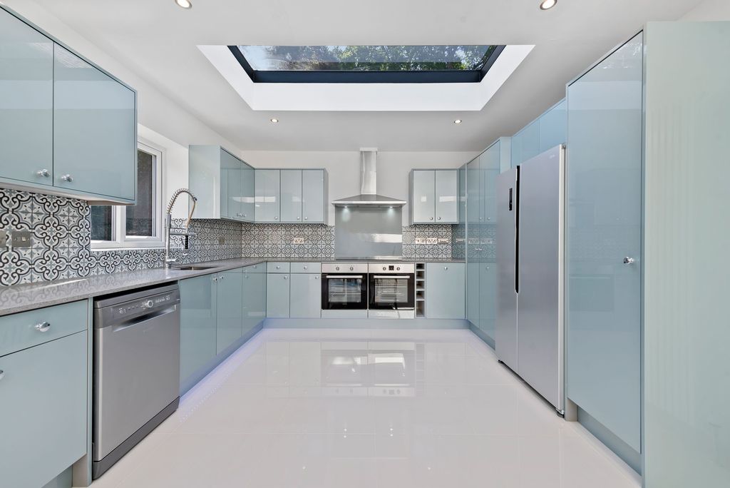 Property photo 3 of 12