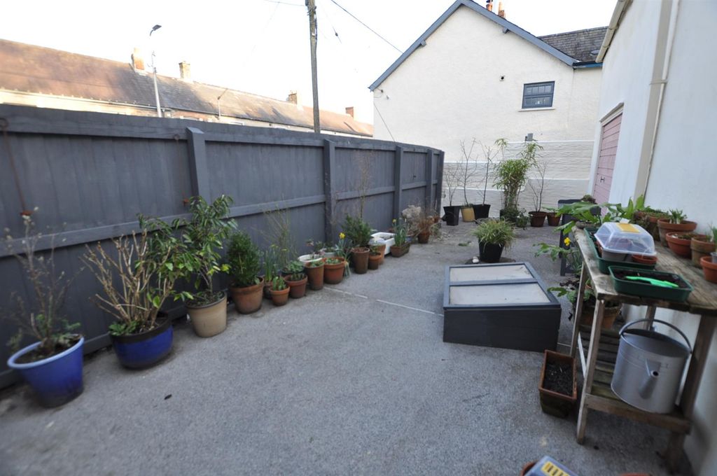 Property photo 3 of 25 Externally