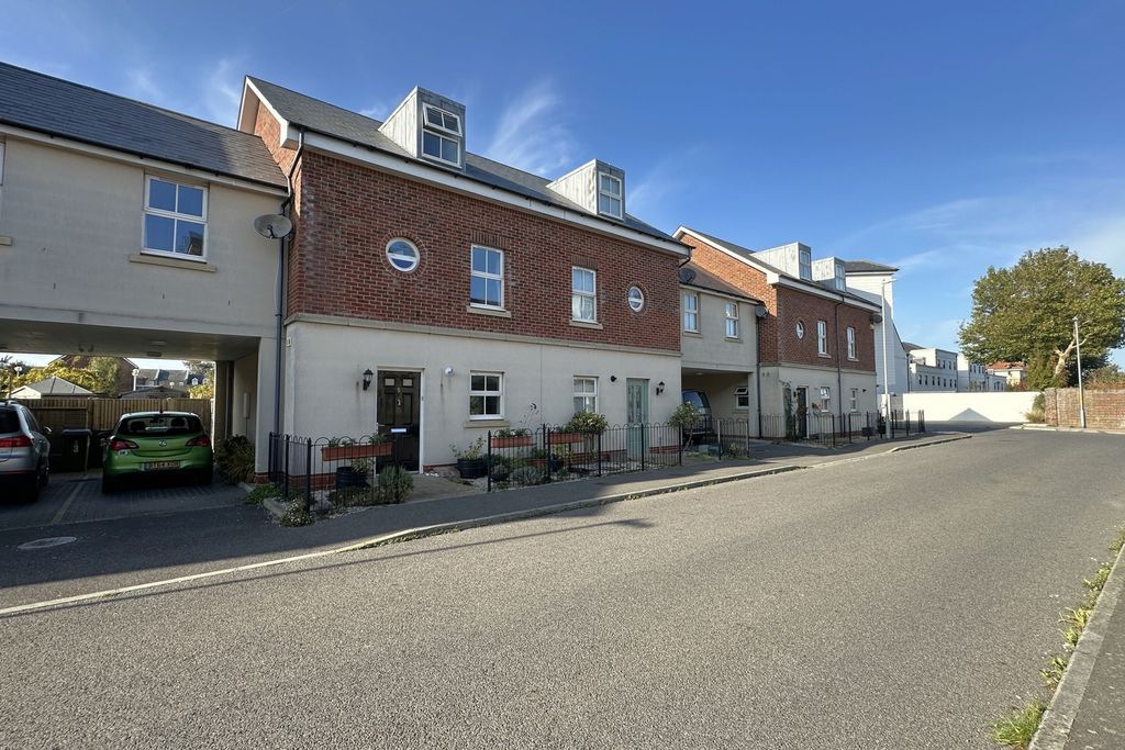 Property photo 1 of 18 Photo 5