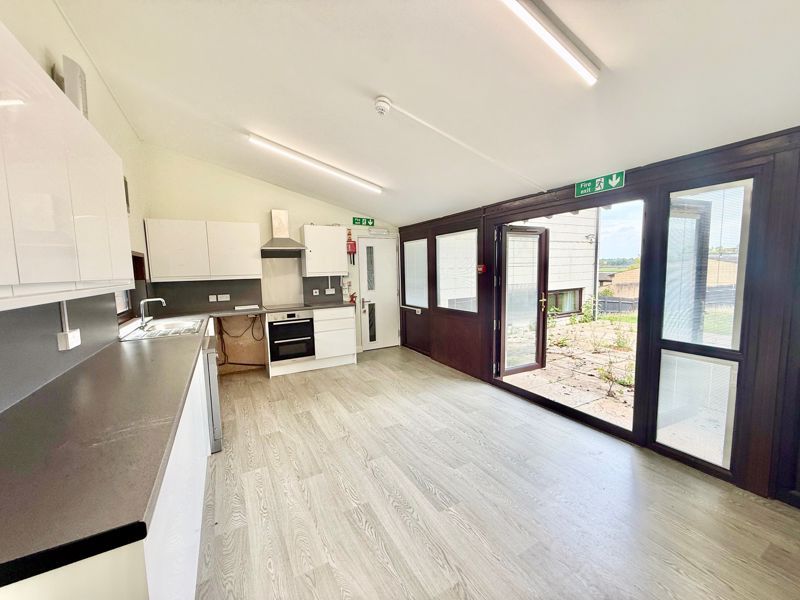 Property photo 3 of 9 Photo 5