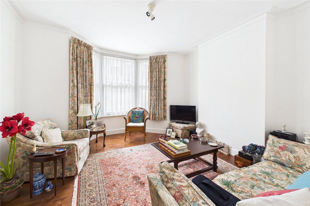 Property photo 2 of 15 Picture No. 11