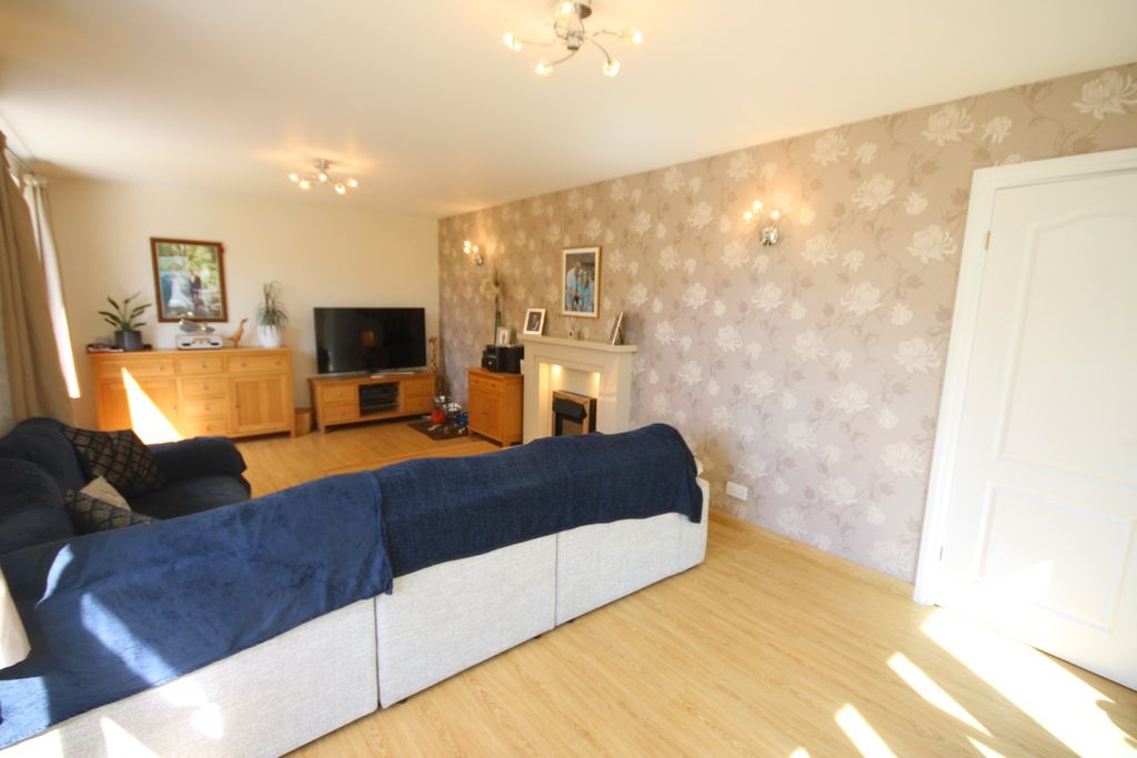 Property photo 2 of 28