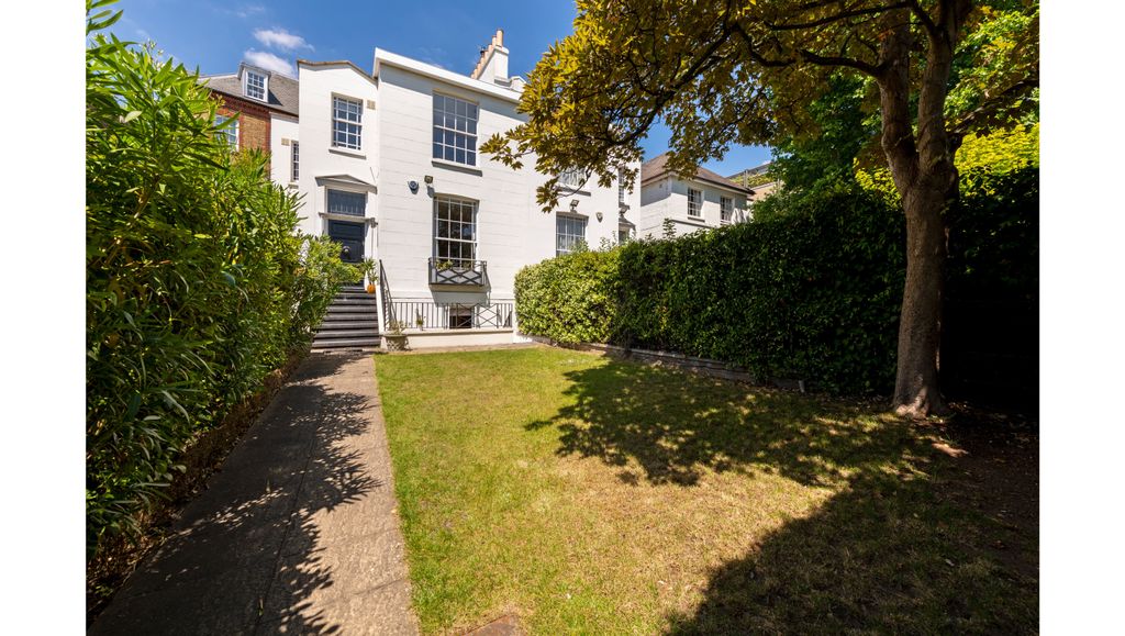 Property photo 1 of 12 42 Circus Road Hi-33.Jpg