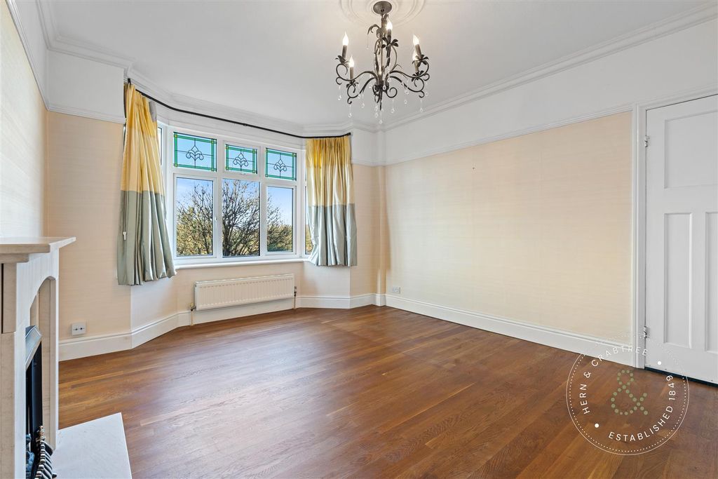 Property photo 2 of 46 Horse Shoe Dr, Bristol, Hern Crabtree (2).Jpg