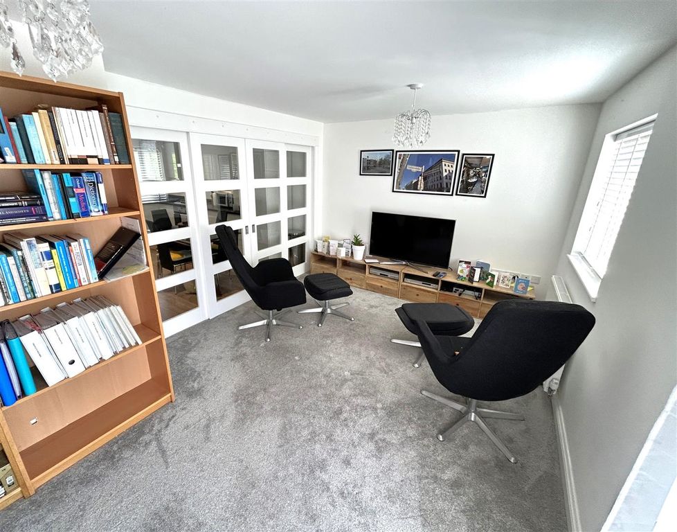 Property photo 3 of 11 Living Room