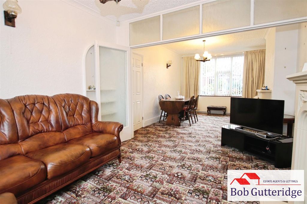 Property photo 2 of 26 Through Lounge / Diner