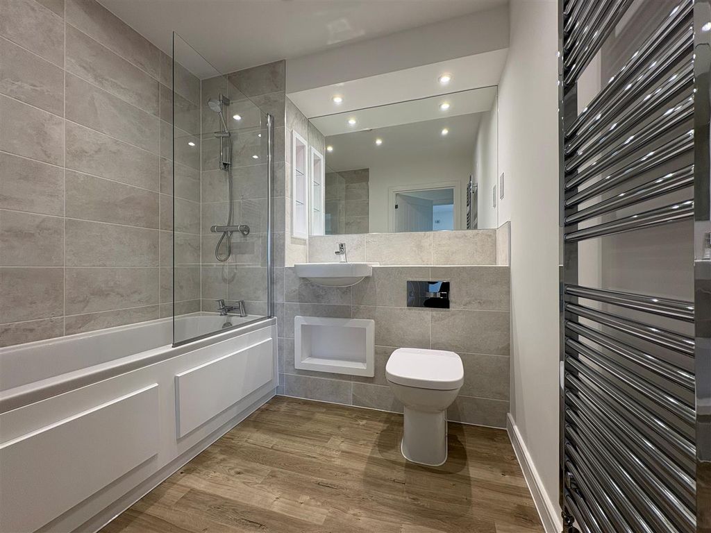 Property photo 2 of 8 Family Bathroom.Jpg