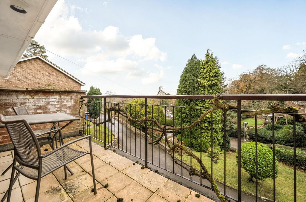 Property photo 2 of 25 -69428E0A09A1E-l-1-6940B54F2816c-1383841-18-693c43