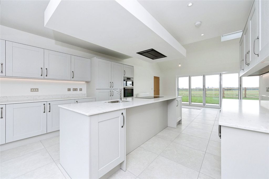 Property photo 2 of 18 Picture No. 04