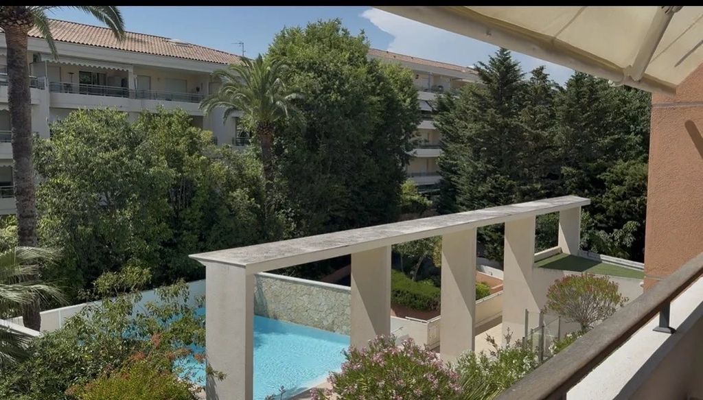 Property photo 1 of 9 Modern 3-Room Apartment With Pool In Cannes