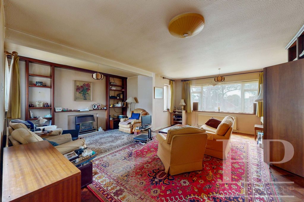 Property photo 2 of 25