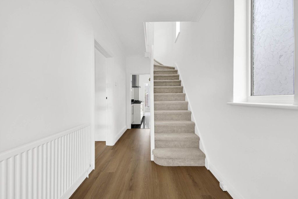 Property photo 2 of 29