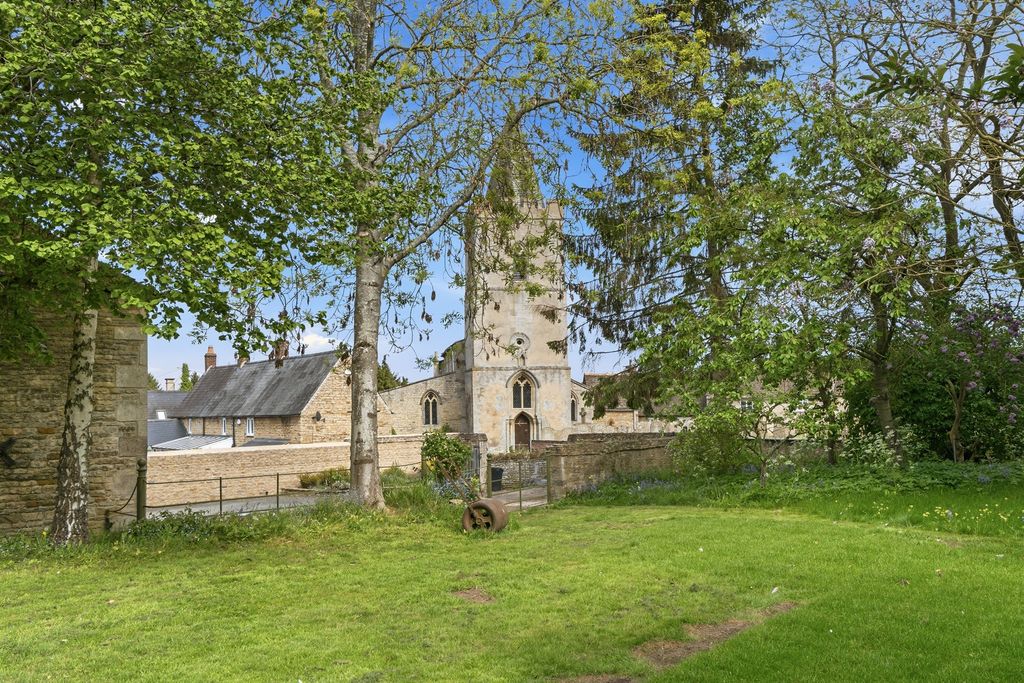 Property photo 3 of 27